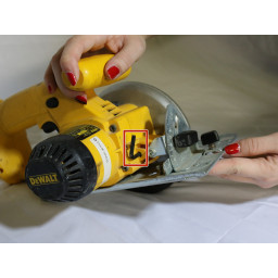 DeWalt DW936 Замена лезвия пилы